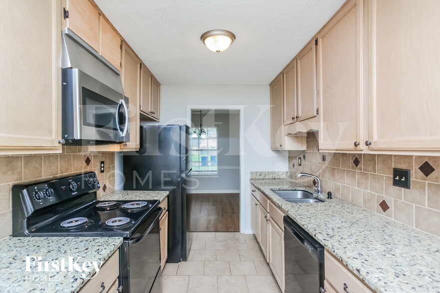 Building Photo - 4381 Whispering Bend Dr