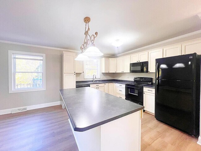 Building Photo - 106 Lori Dr