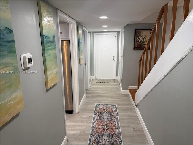 Building Photo - 3962 Inverrary Dr