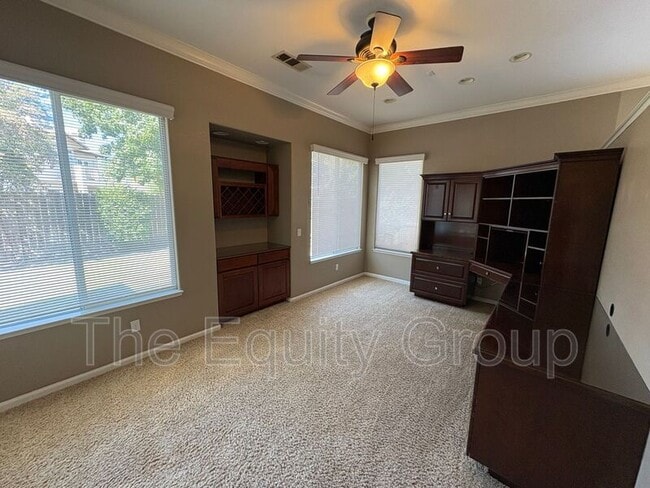 Building Photo - 2511 S Peppertree St