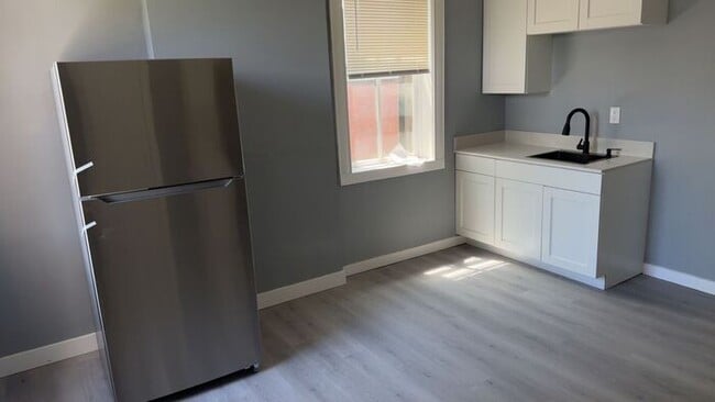 Building Photo - Recently renovated home waiting for new te...