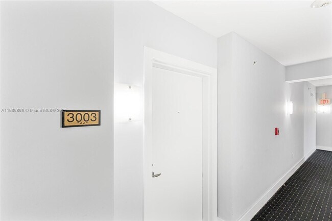 Building Photo - 1800 N Bayshore Dr