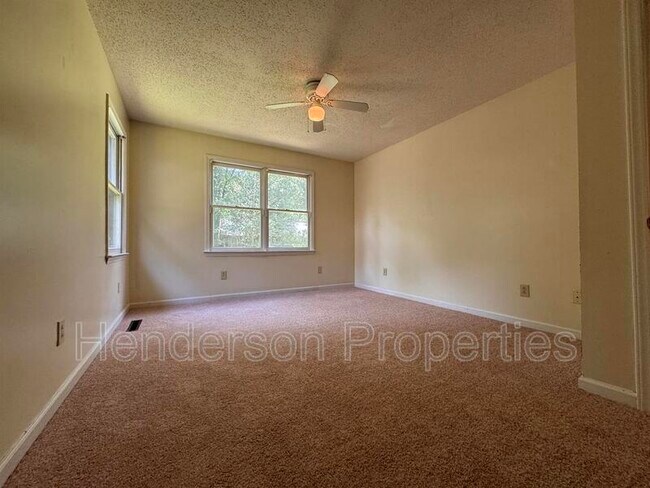 Building Photo - 634 N Kelly St