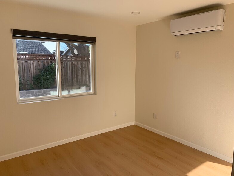 Building Photo - 4994 Berkeland Ct