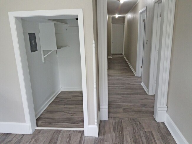 Building Photo - nreferry