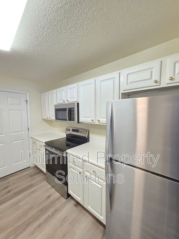 Building Photo - 5010 Hunters Trail