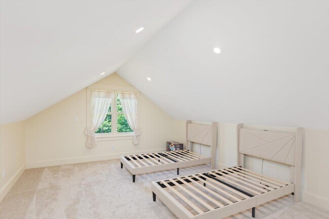 Building Photo - 662 Hurricane Rd