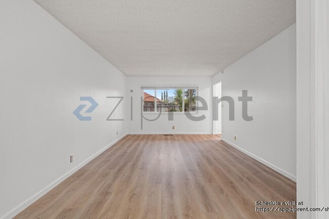 Building Photo - 60 Deerhaven Pl