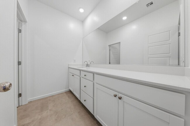 Building Photo - Brand New 3 Bedroom Stylish Henderson Townhome in Black Mountain Ranch