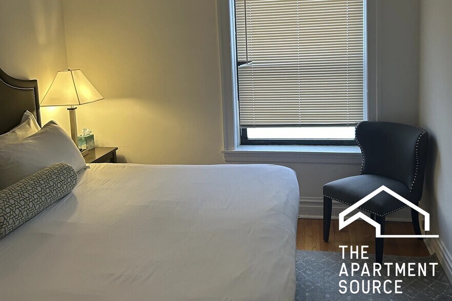 Building Photo - 1911 W Larchmont Ave