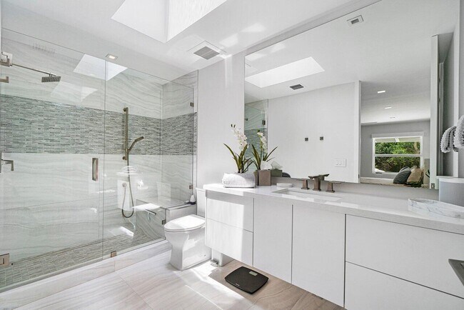 Building Photo - 5284 Boca Marina Cir S