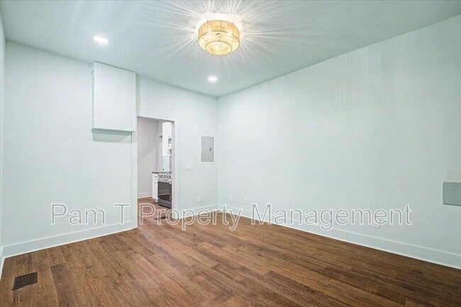 Building Photo - 638 E 37th St