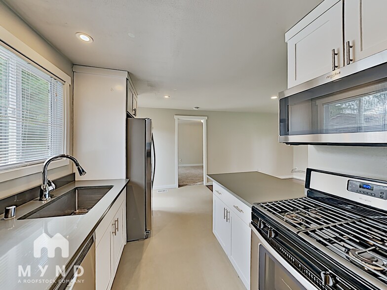 Building Photo - 30548 5th Ave SW
