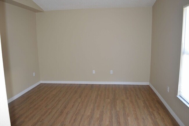 Building Photo - 1828 Lacy Ln
