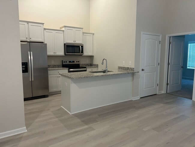 Building Photo - Brand New in Trolley Run