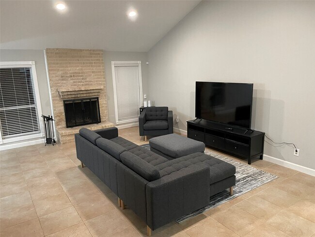 Building Photo - 16007 Mill Point Dr