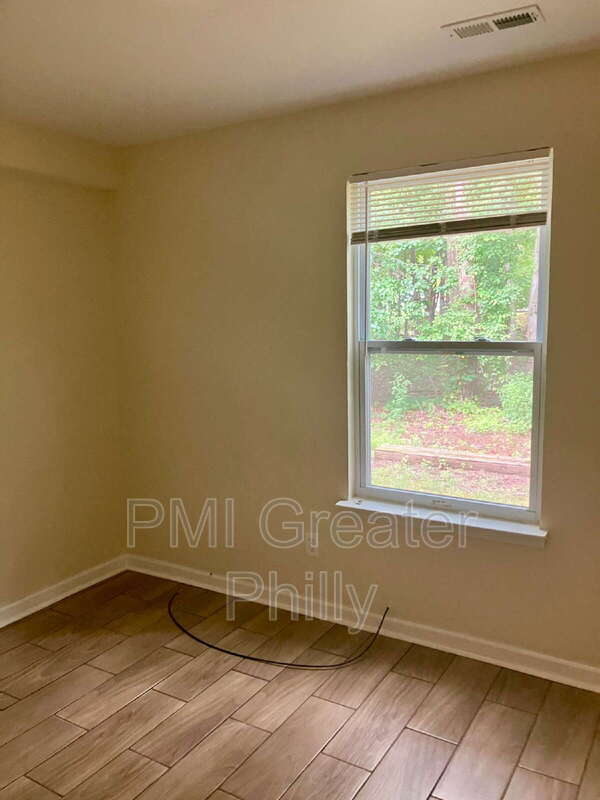 Building Photo - 585 Wrensong Rd