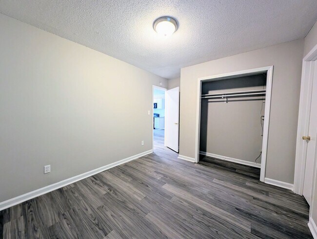 Building Photo - 1917 Tischer Rd