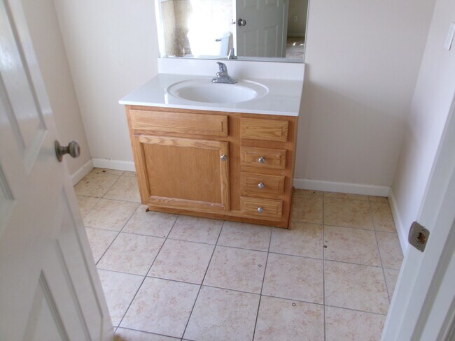 Building Photo - 1453 Park St