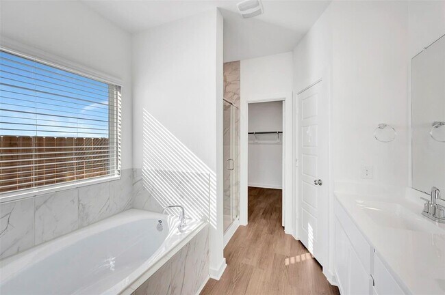 Building Photo - 32455 Sunbeam Dr