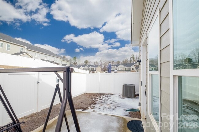 Building Photo - 6135 Snowy Egret Ave
