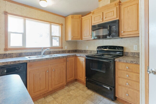 Building Photo - 202 Wild Flower Dr