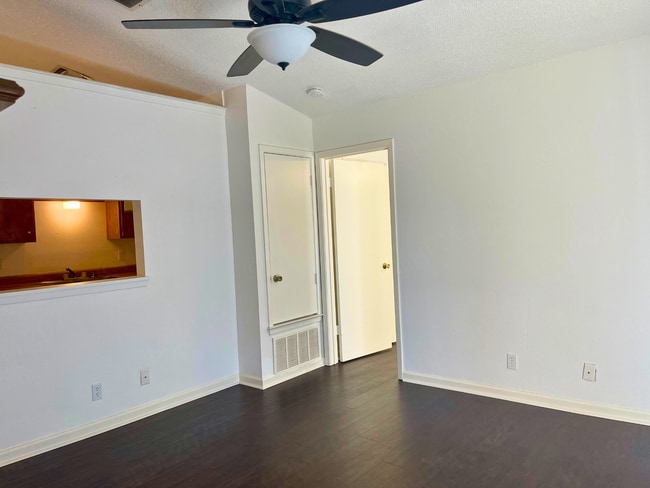 Building Photo - Woods Hole 14506-14508