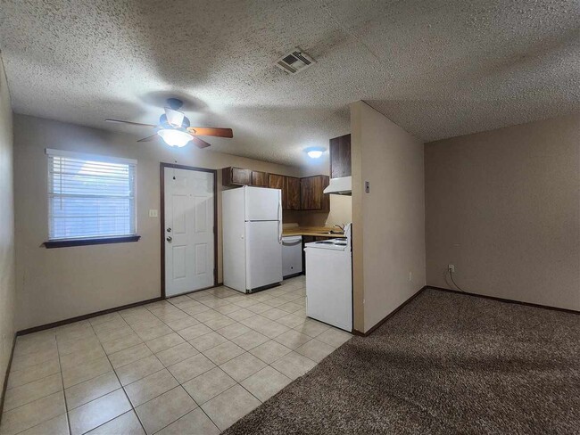 Building Photo - 7938 NW Crossland Cir
