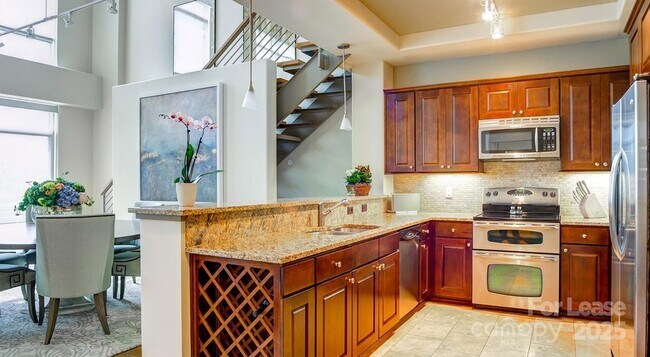 Building Photo - 4300 Sharon Rd