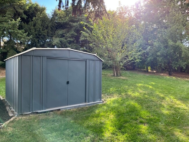 Building Photo - NO RENT UNTIL 2026! Updated home with Large shop!