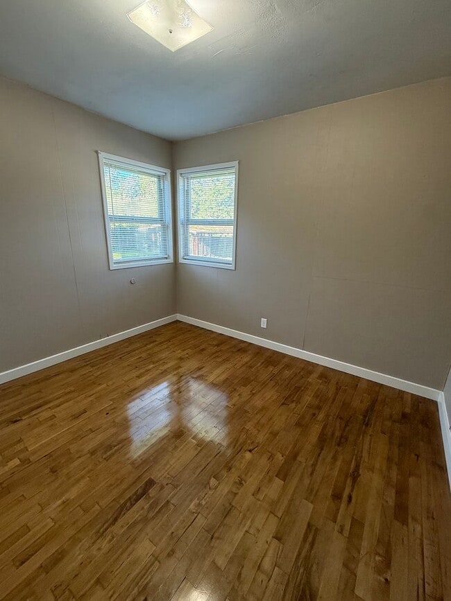 Building Photo - Spacious Ranch Rambler with 2 car garage