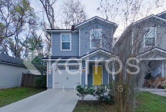 Building Photo - 1349 Mull St