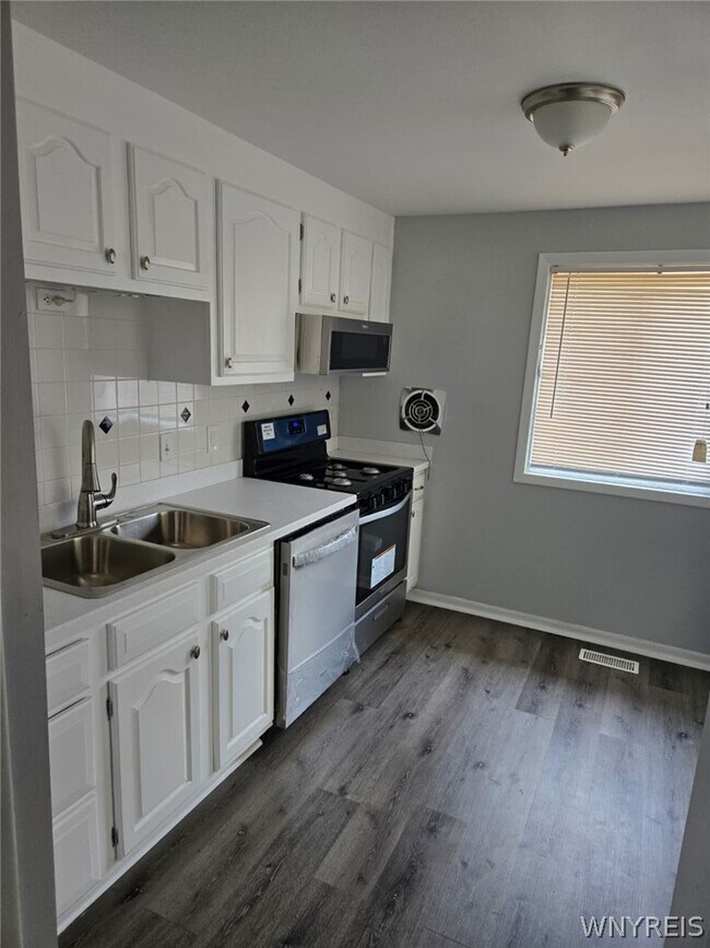 Building Photo - 1283 Peppertree Dr