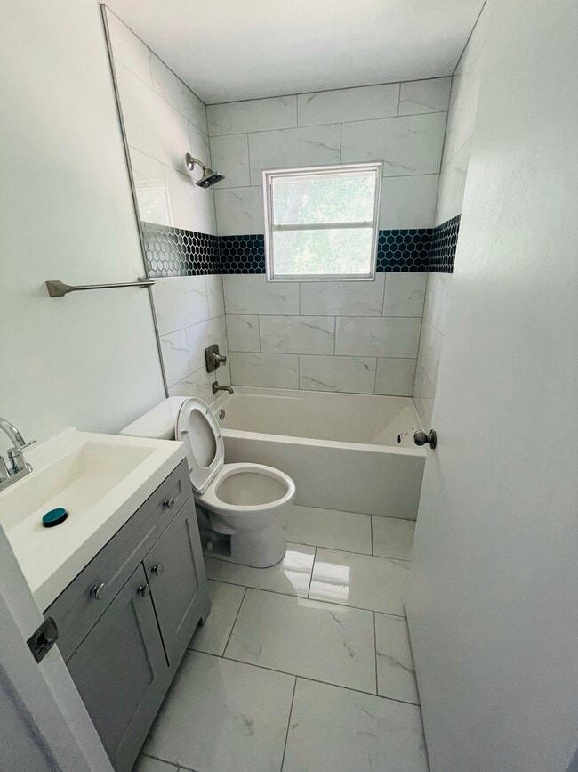 Building Photo - 544 N 37th St