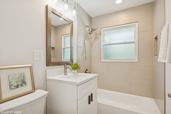 Building Photo - 30 Crescent Dr