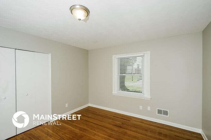 Building Photo - 9909 Lakewood Dr