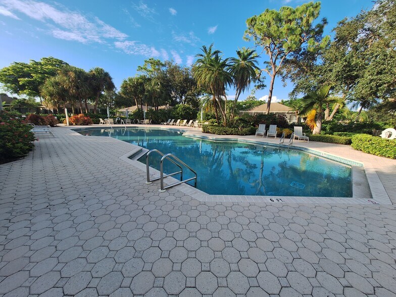 Main clubhouse pool - 25727 Lake Amelia Way