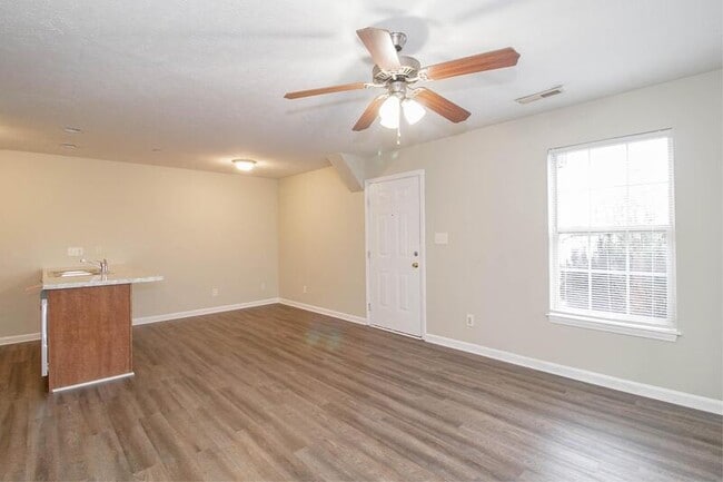 Building Photo - 1640 Golf Club Ln