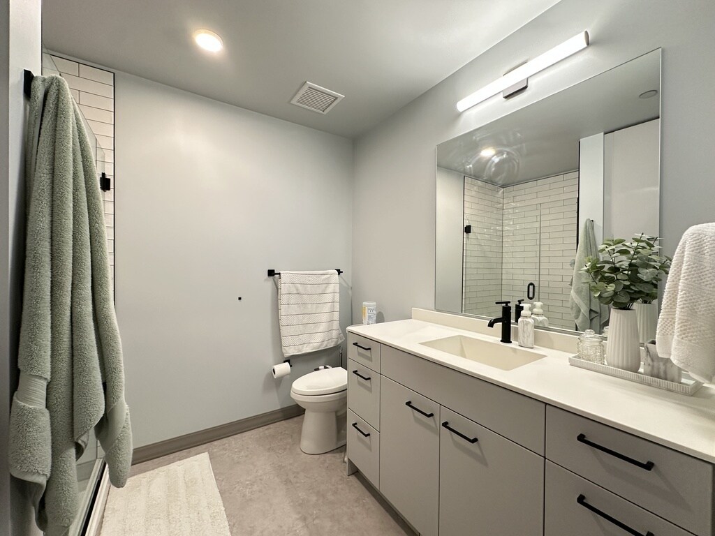 Building Photo - 2155 N Elston Ave