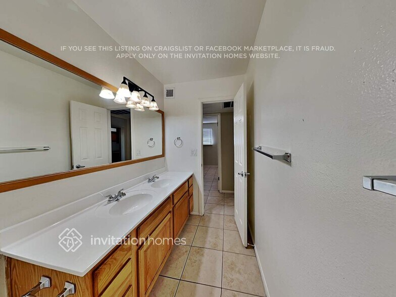 Building Photo - 5746 N 41st Dr