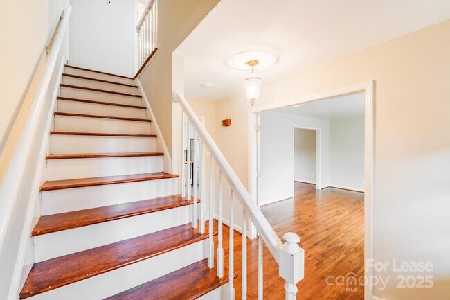 Building Photo - 5001 Vescova Ct