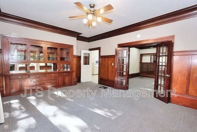 Building Photo - 1015 27th St