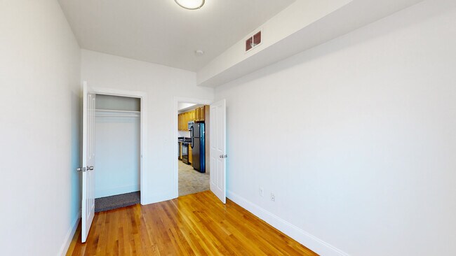 Building Photo - 80 W Cottage St