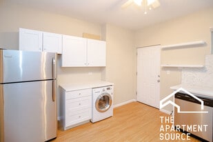 Building Photo - 2447 N Clybourn Ave