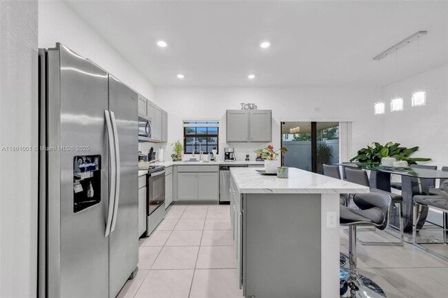 Primary Photo - 730 SW 12th St