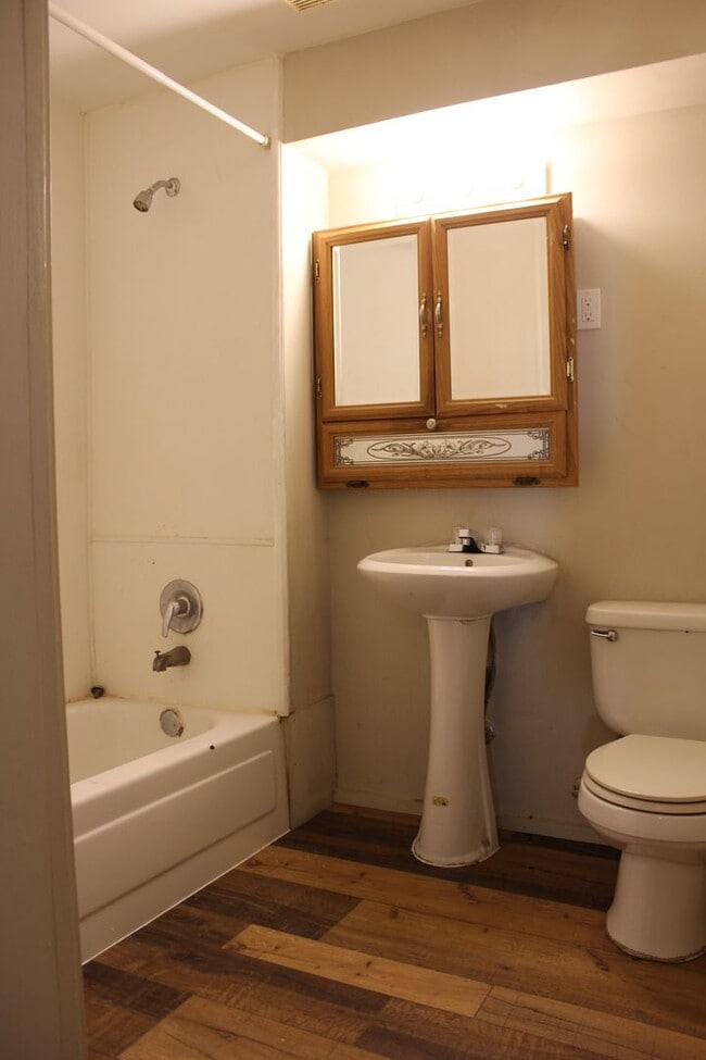 Building Photo - 3 Bedroom - one level