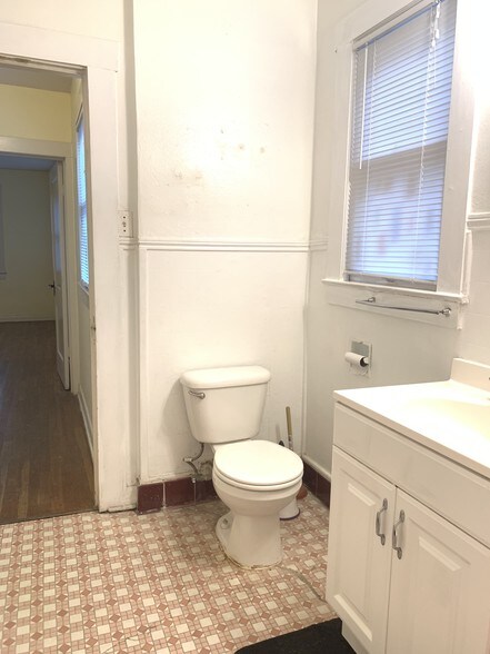 Building Photo - 125 Adams St