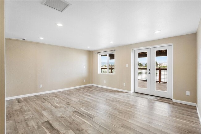 Building Photo - 3313 Fernside Blvd