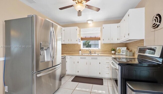 Building Photo - 336 Seaview BCH