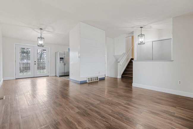 Building Photo - 2543 Stonington Ave